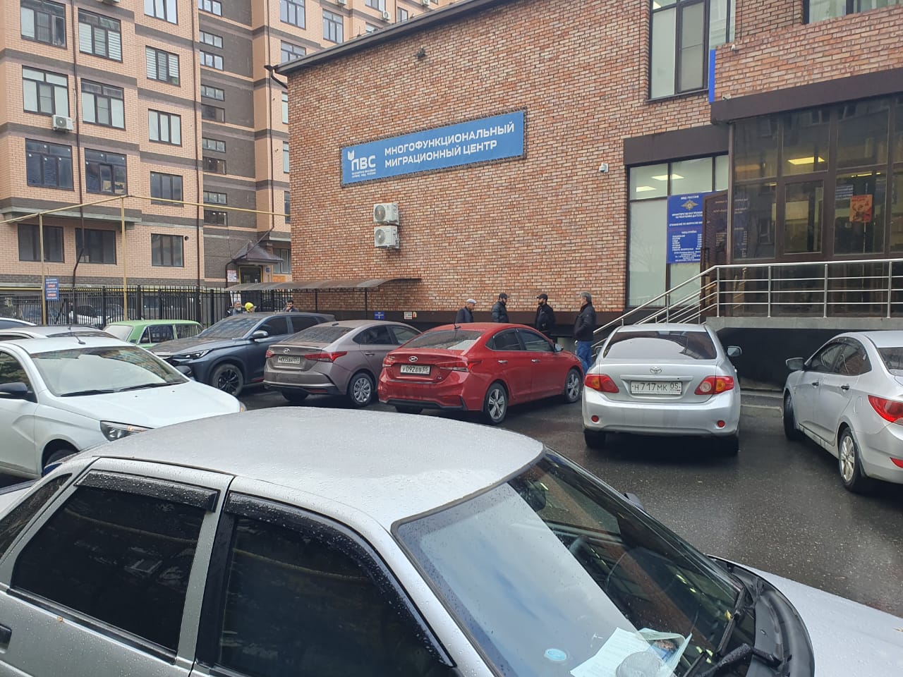 В Махачкале представители Миннаца Дагестана разъяснили иностранным гражданам, работающим в республике, их права и обязанности